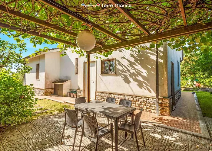 Semesterbostad Pina *